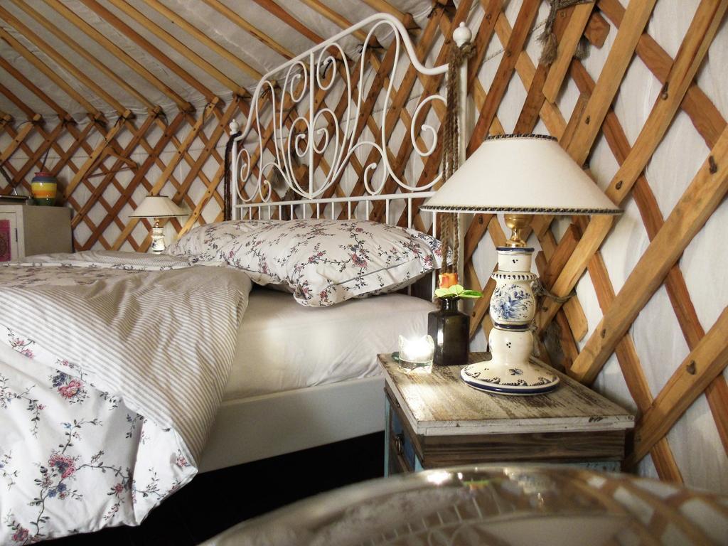 Glamping Abruzzo - The Yurt Hotel Catignano Exterior photo